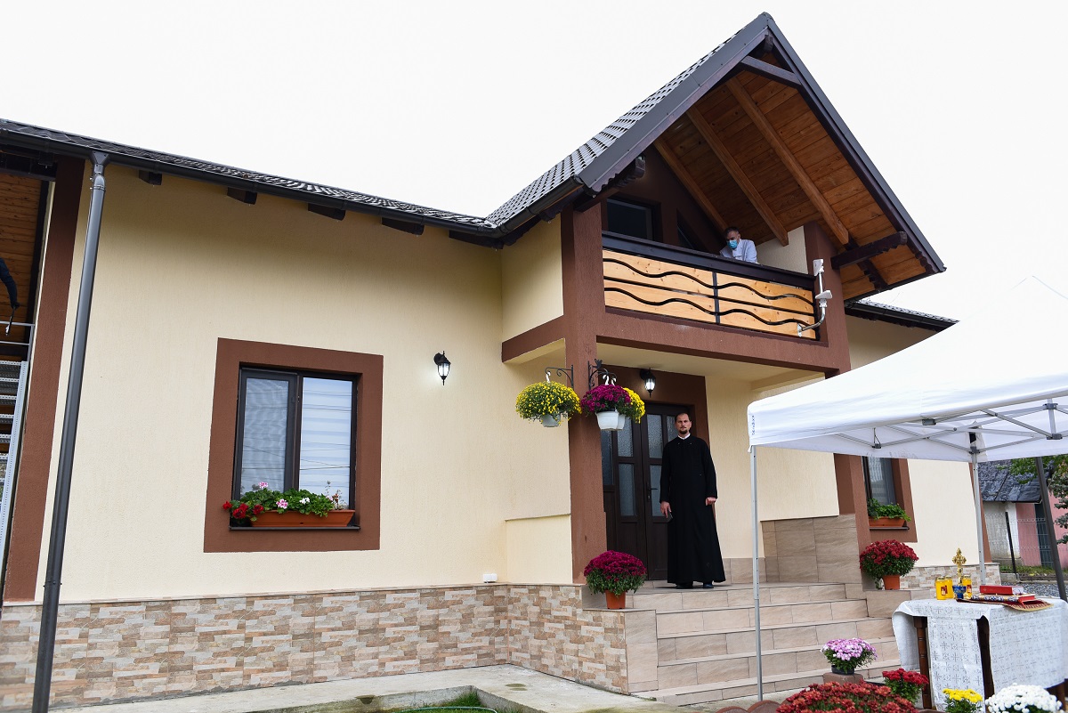 Mame refugiate cu copii, găzduite la Centrul de activități pentru copii „Sfânta Sofia” din Parohia Poiana-Brăești Mame refugiate cu copii, găzduite la Centrul de activități pentru copii „Sfânta Sofia” din Parohia Poiana-Brăești