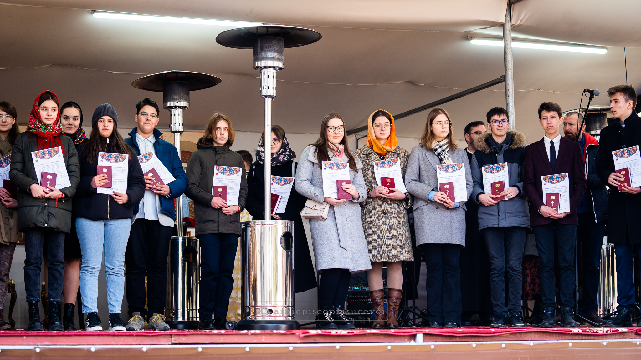 Olimpicii competițiilor de religie premiați în a doua duminică a Postului Mare la Mănăstirea „Sfântul Ioan cel Nou de la Suceava”