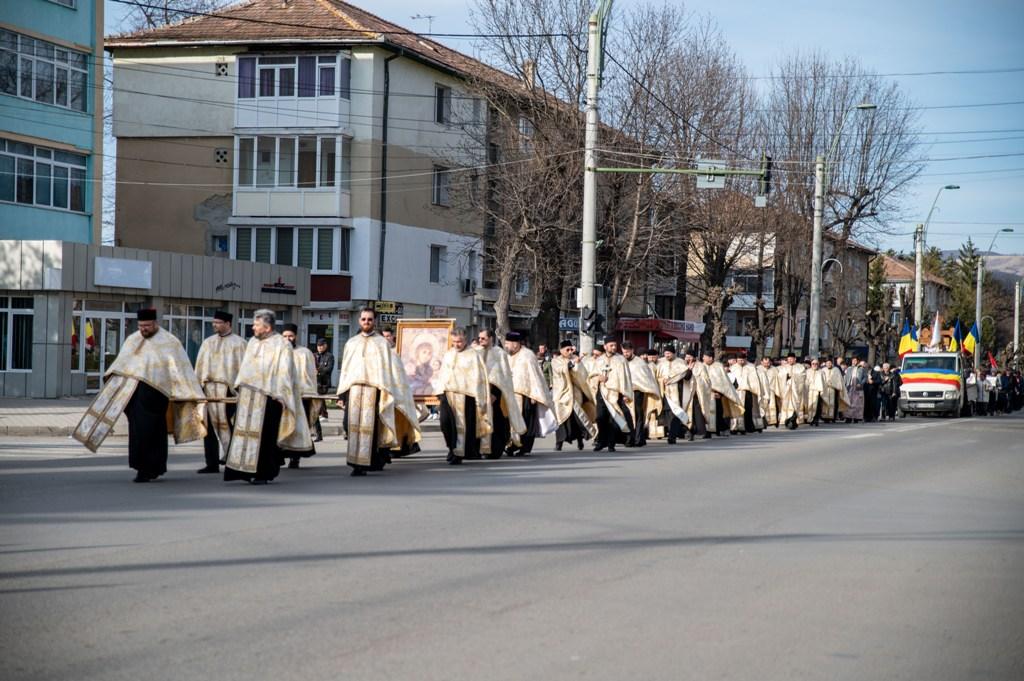 Procesiune închinată Sfintei Cruci, în Protopopiatul Onești