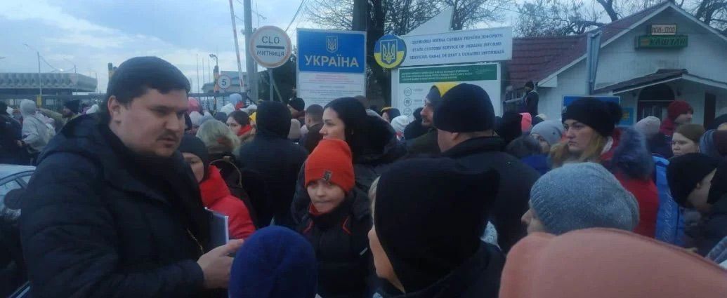 (Interviu) Liturghie în vreme de război – povestea Părintelui Dumitru Popescu, slujitor în Kiev