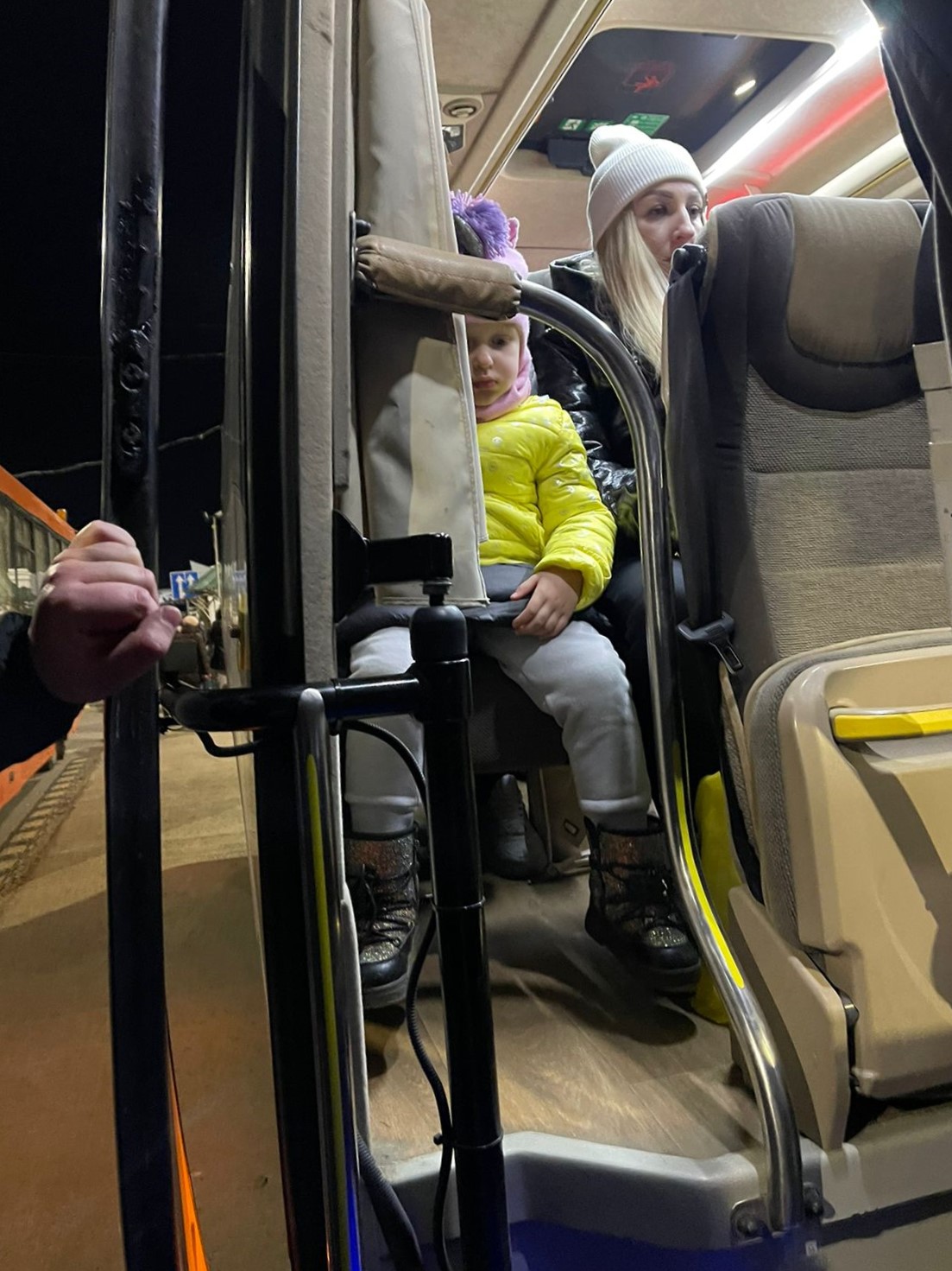 (Interviu) Liturghie în vreme de război – povestea Părintelui Dumitru Popescu, slujitor în Kiev