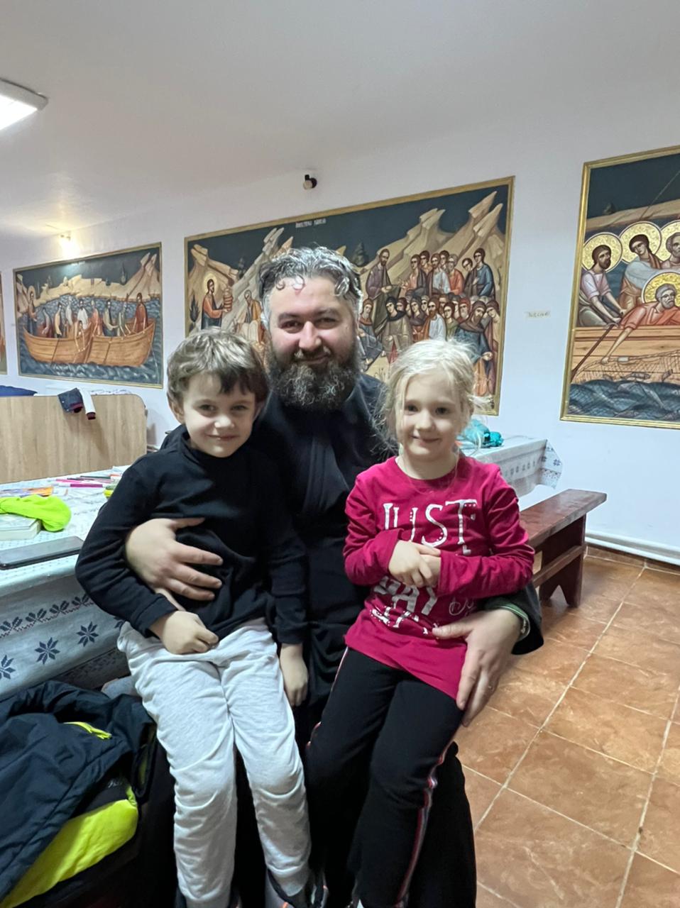 Parohia Dealu Mare – Dorohoi oferă cazare și masă pentru refugiați în Centrul Social-Pastoral „Sfântul Gheorghe”