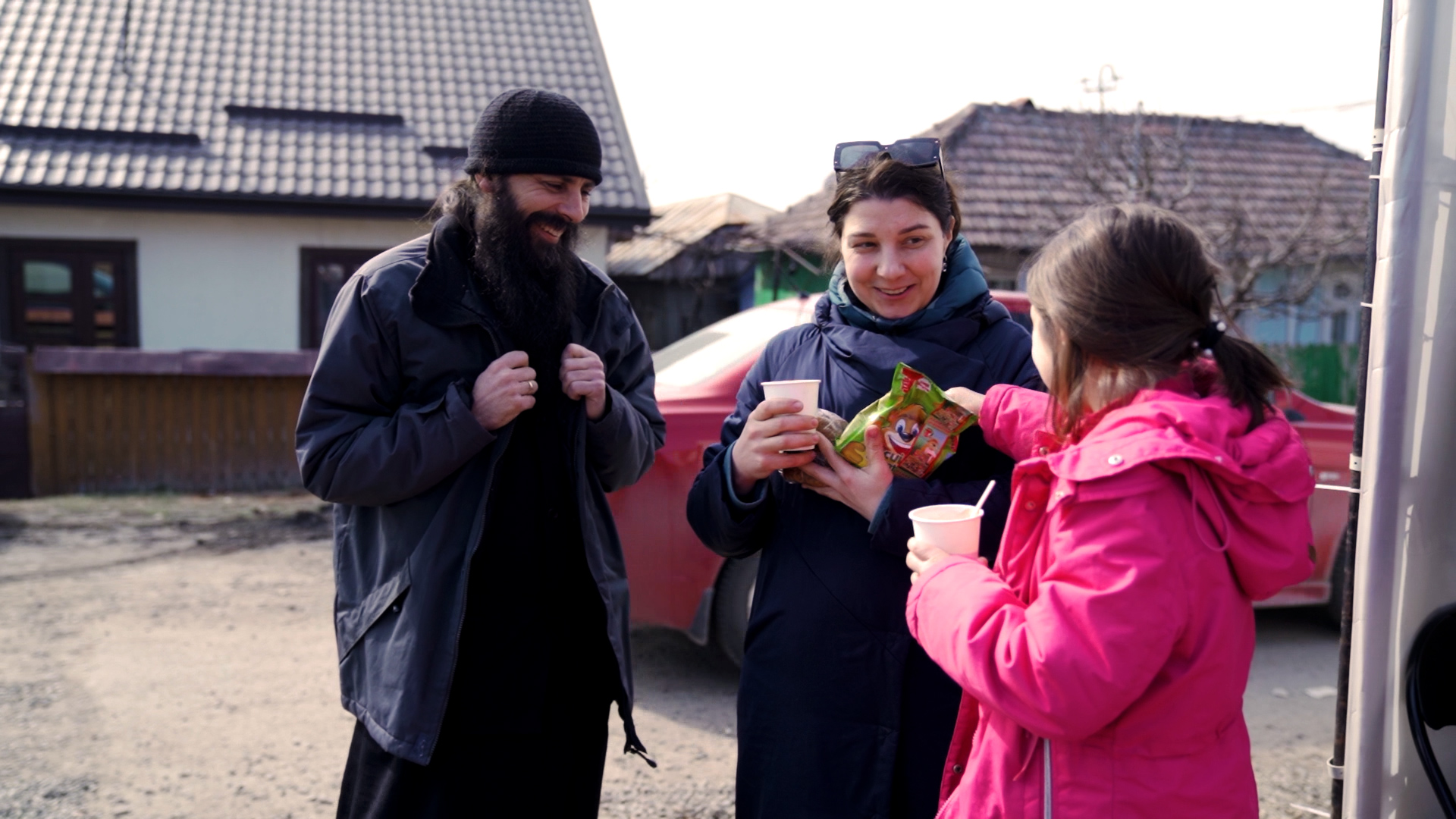 24 de ore din 24 – voluntari Pro Vita și preoți din Arhiepiscopia Iașilor, prezenți la vămile Sculeni, Stânca-Costești și Rădăuți-Prut 24 de ore din 24 – voluntari Pro Vita și preoți din Arhiepiscopia Iașilor, prezenți la vămile Sculeni, Stânca-Costești și Rădăuți-Prut