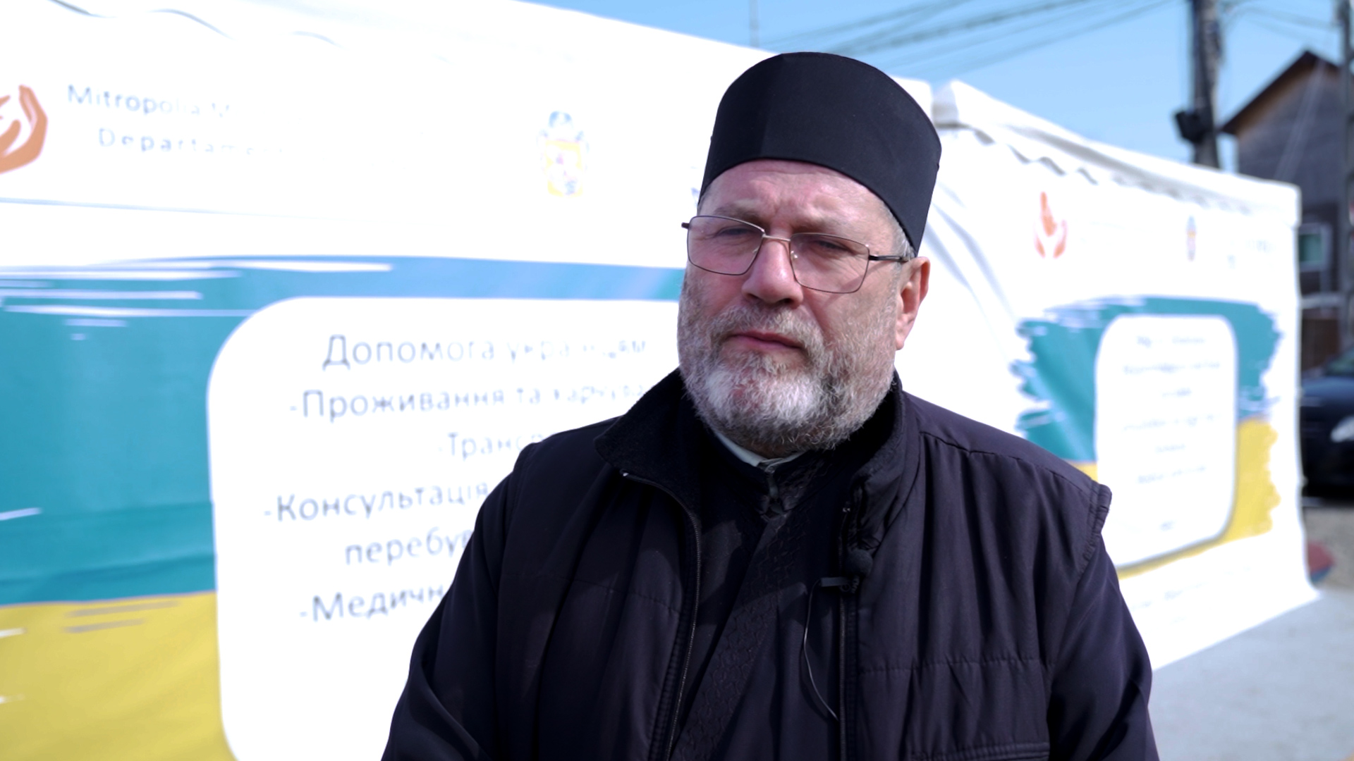 Voluntarii Pro Vita Iași au montat corturi info-point pentru refugiații care intră în țara noastră din Republica Moldova