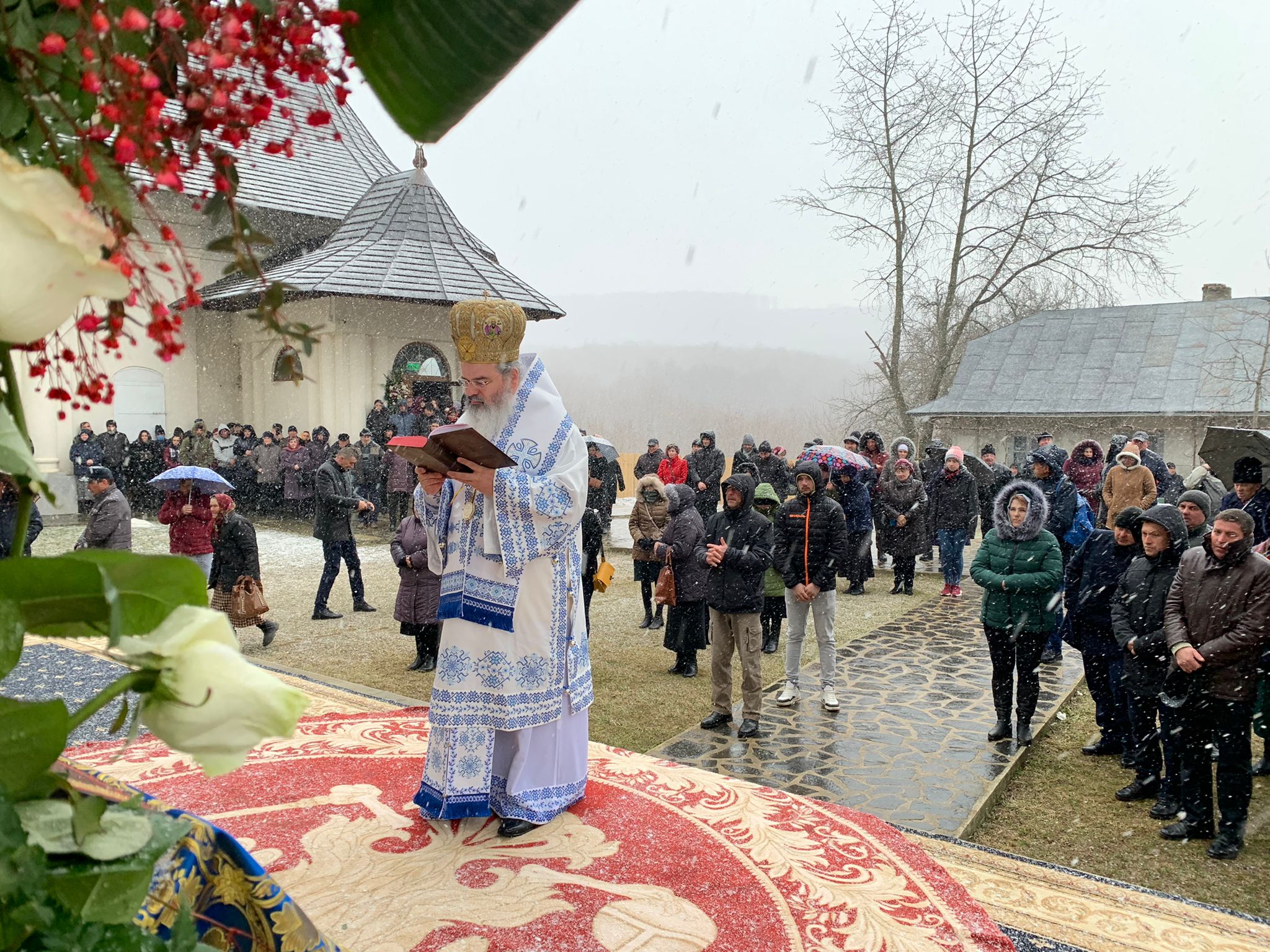 PS Ignatie a slujit de sărbătoarea Bunei Vestiri la Mănăstirea Sihăstria Voronei