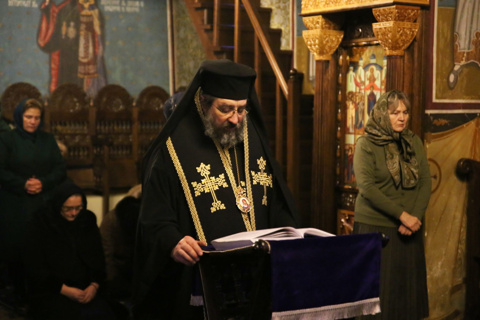 PS Nichifor Botoșăneanul a oficiat Pavecernița Mare la Mănăstirea Copou