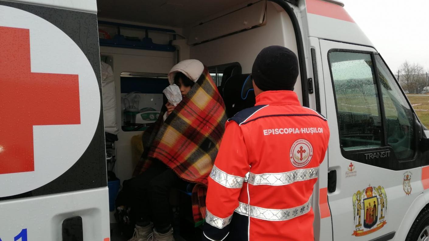 Alături de refugiații din Ucraina. Asociația „Filantropia Ortodoxă Huși” este prezentă permanent în Vama Albița