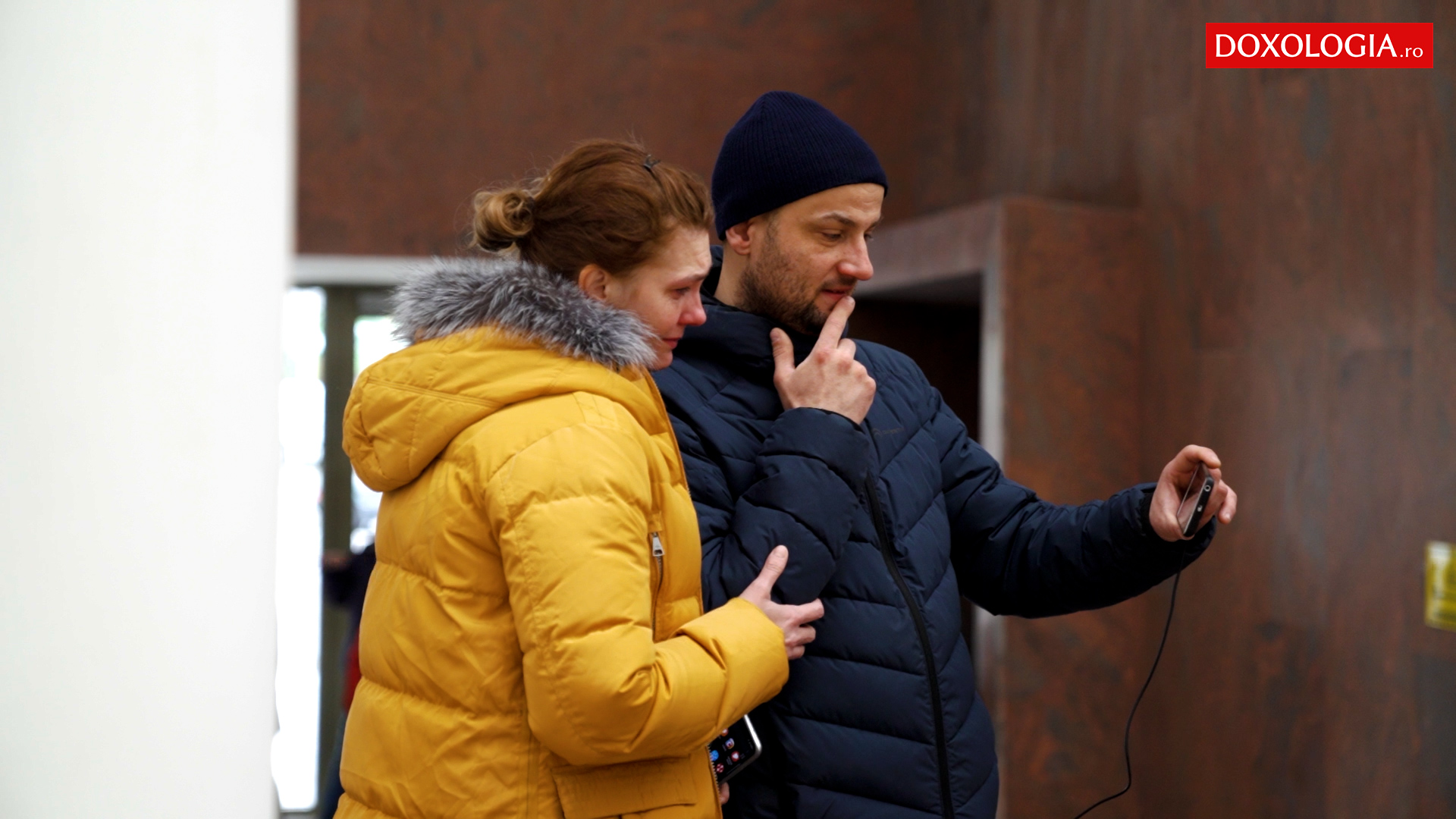 (Video) Sfârșitul nu-i aici – refugiații din lumea semnelor își continuă drumul