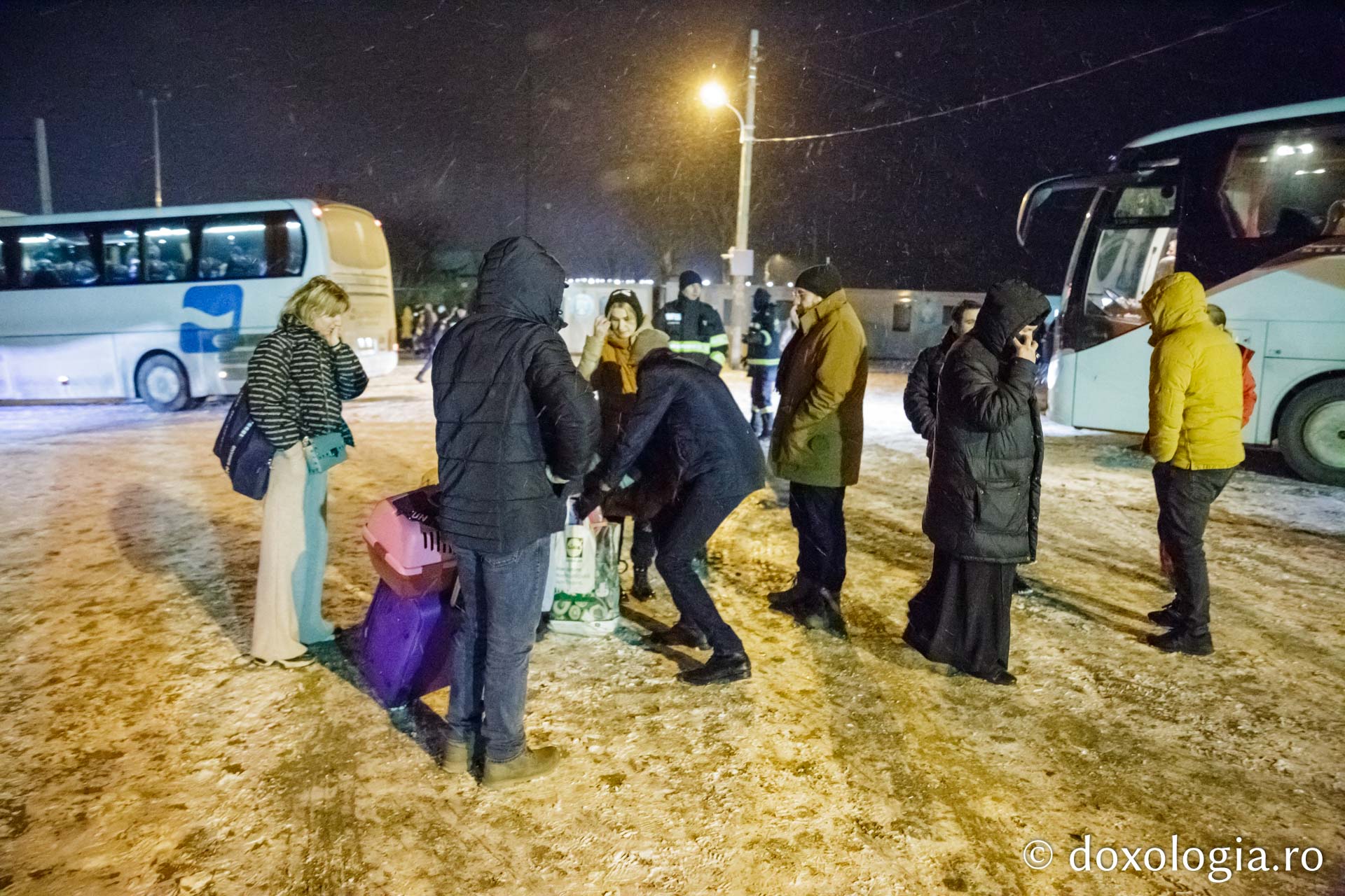 (Foto) Asociația „Filantropia Ortodoxă” Huși asigură permanență în Vama Albița în sprijinul refugiaților