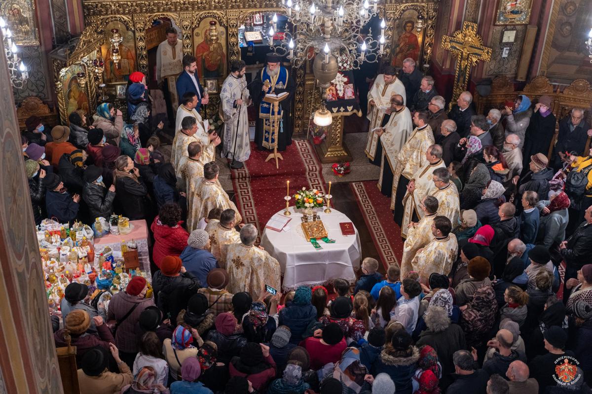 Taina Sfântului Maslu, la Biserica „Sfântul Gheorghe” din Bacău