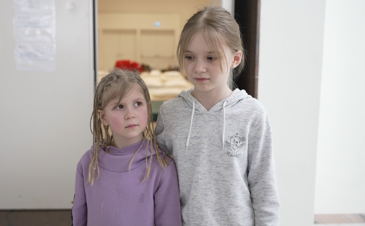 (Video) Snejana, 10 ani: „Foarte repede ne-am îmbrăcat, ne-am îngrămădit lucrurile cele mai importante și am plecat”