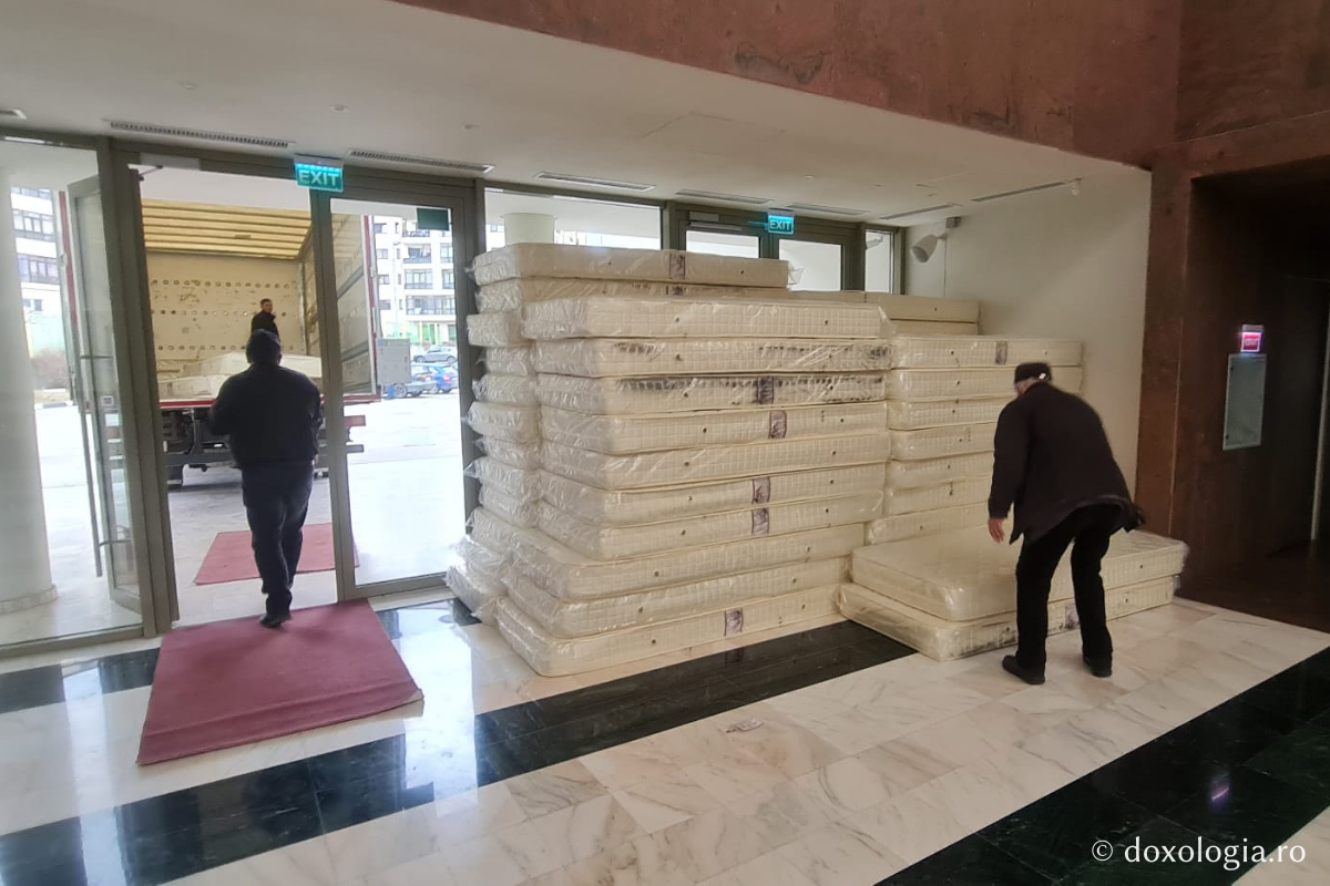 Centrul de evenimente Agora a suplimentat numărul locurilor de cazare destinate refugiaților. De astăzi vor putea fi găzduite aici 100 de persoane