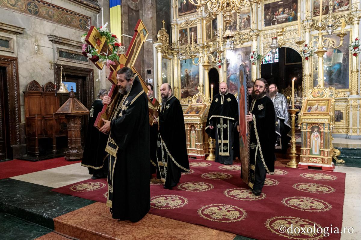Programul liturgic de la Catedrala Mitropolitană din Iaşi, 17–24 aprilie 2022 (de la Duminica Floriilor, până la Sfintele Paşti)