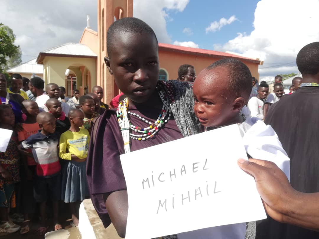 250 de botezuri au fost săvârșite în Sâmbăta Mare la Centrul Misionar din Kidamali