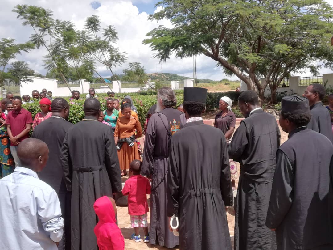 Kristo Amefufuka! Kweli Amefufuka! Hristos a înviat! Adevărat a Înviat!