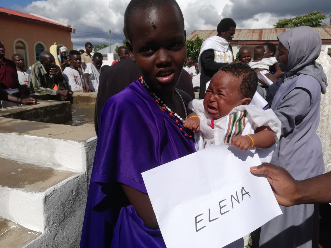 250 de botezuri au fost săvârșite în Sâmbăta Mare la Centrul Misionar din Kidamali