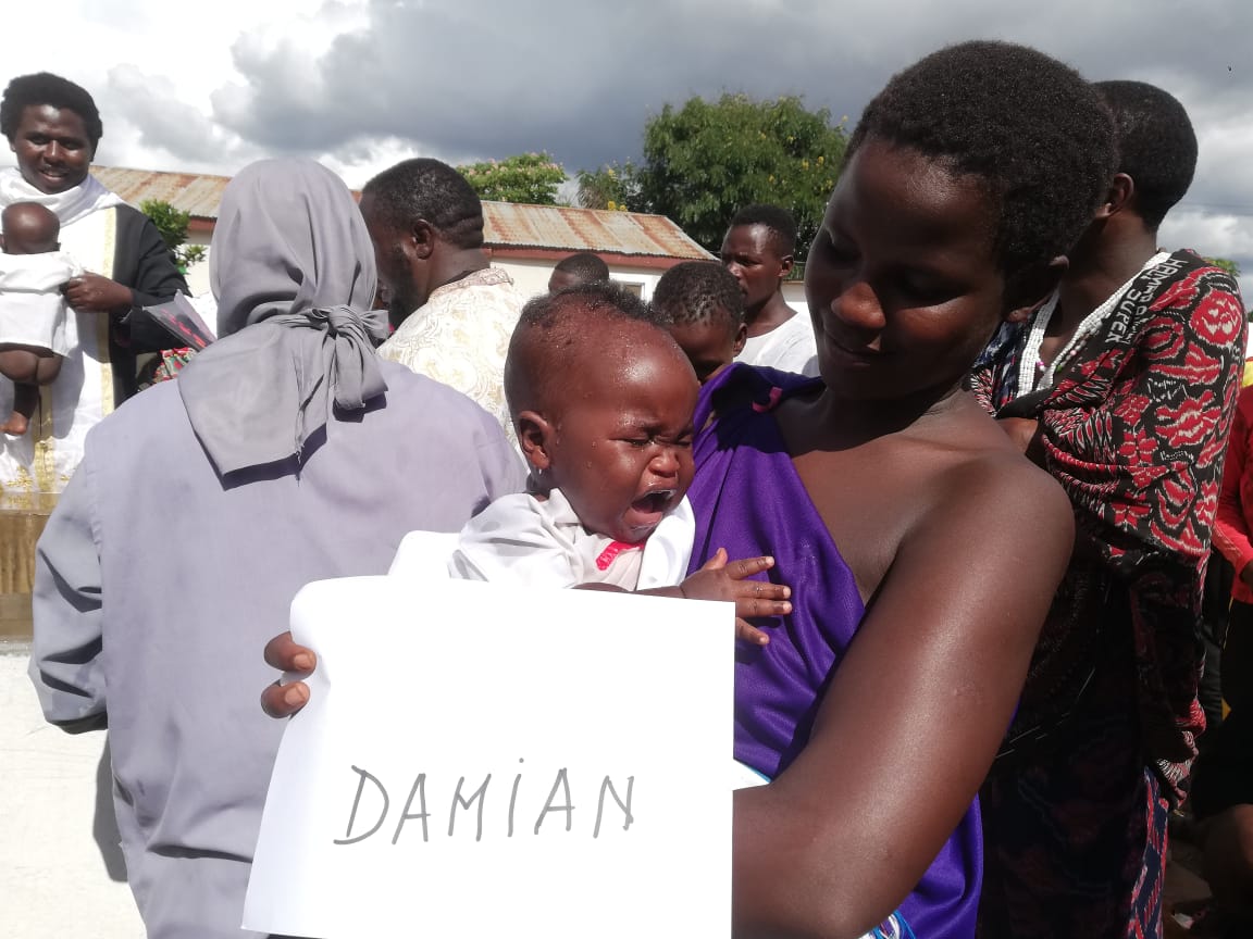 250 de botezuri au fost săvârșite în Sâmbăta Mare la Centrul Misionar din Kidamali