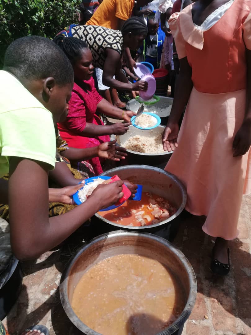 Kristo Amefufuka! Kweli Amefufuka! Hristos a înviat! Adevărat a Înviat!