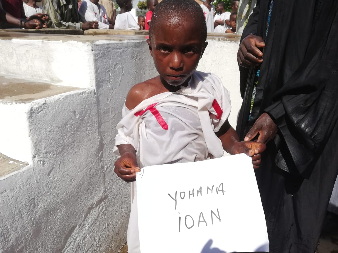 250 de botezuri au fost săvârșite în Sâmbăta Mare la Centrul Misionar din Kidamali