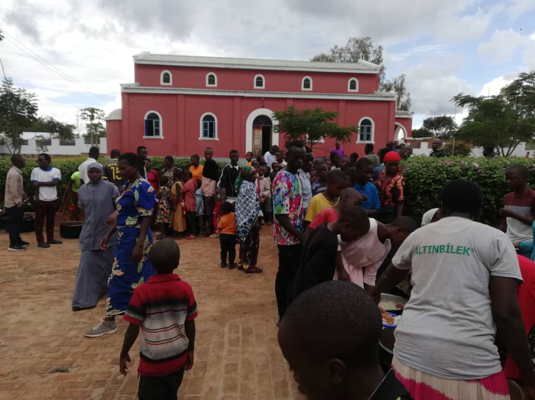 Kristo Amefufuka! Kweli Amefufuka! Hristos a înviat! Adevărat a Înviat!