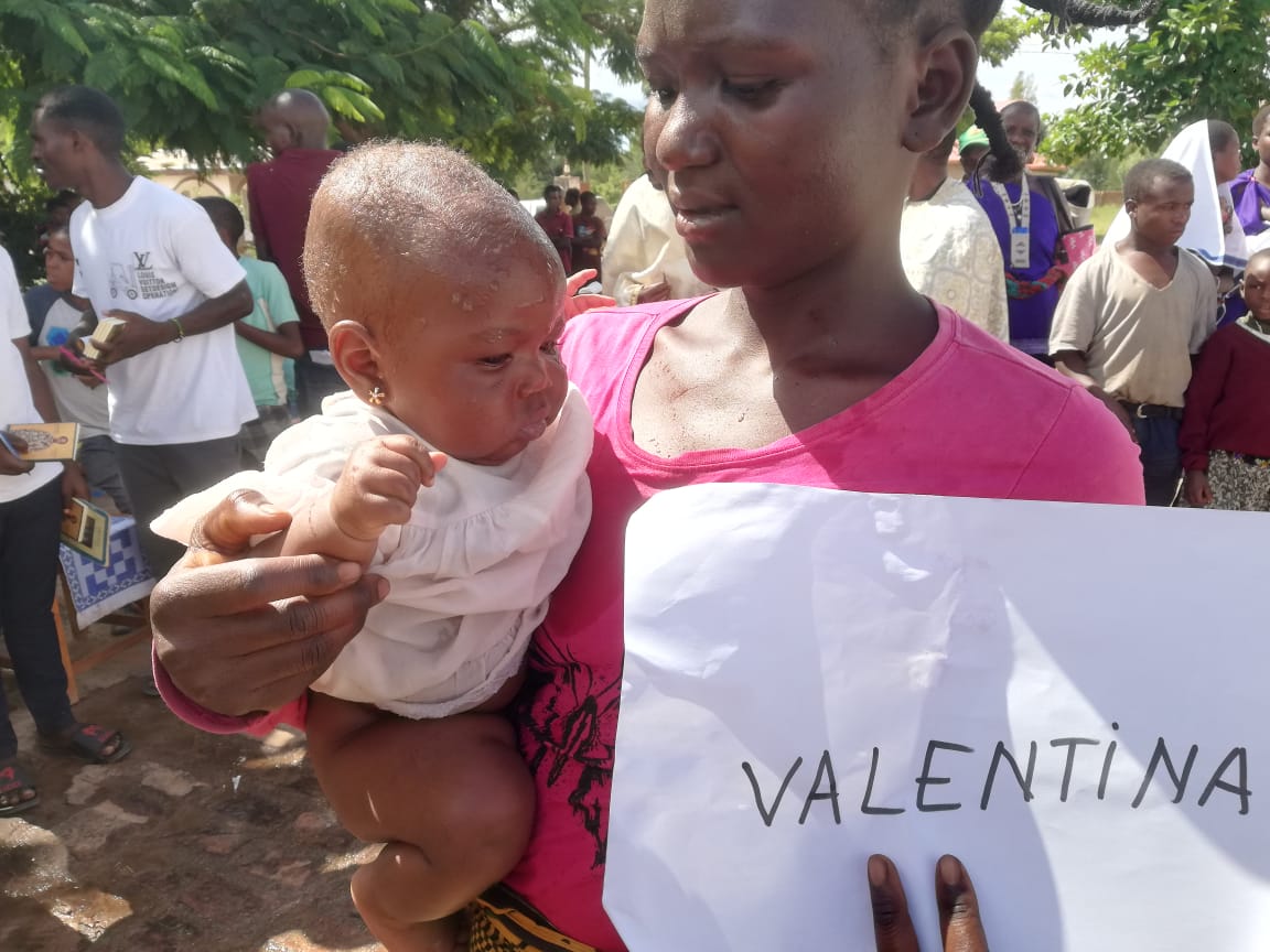 250 de botezuri au fost săvârșite în Sâmbăta Mare la Centrul Misionar din Kidamali