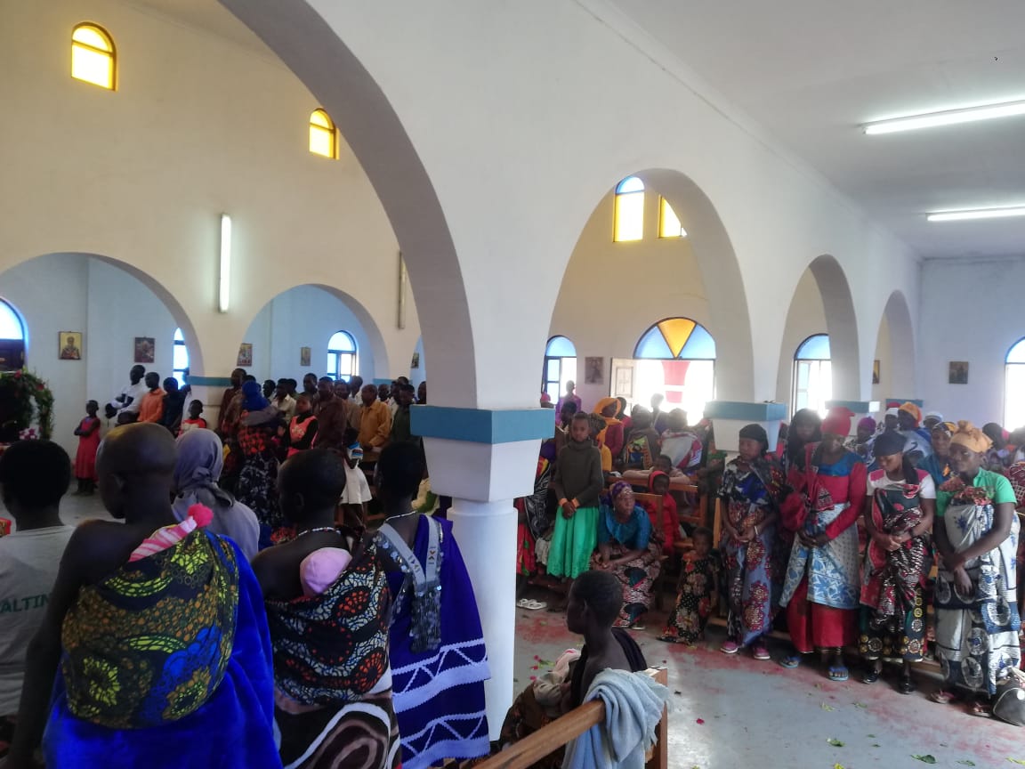 250 de botezuri au fost săvârșite în Sâmbăta Mare la Centrul Misionar din Kidamali