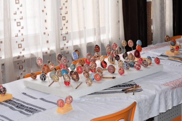 Atelier de încondeiat ouă la Parohia „Acoperământul Maicii Domnului” Suceava