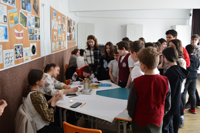 Atelier de încondeiat ouă la Parohia „Acoperământul Maicii Domnului” Suceava