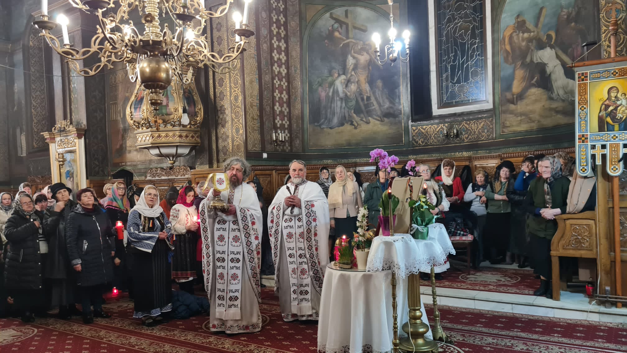 Părintele Episcop-vicar Nichifor Botoșăneanul, de Înviere la Piatra Neamț: „Vestim unii altora «Hristos a înviat» ca să pătrundă mai adânc în sufletul nostru”