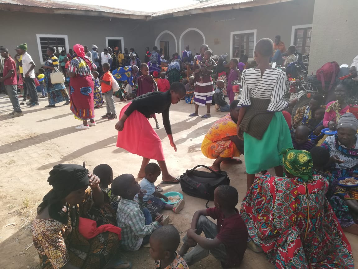 250 de botezuri au fost săvârșite în Sâmbăta Mare la Centrul Misionar din Kidamali