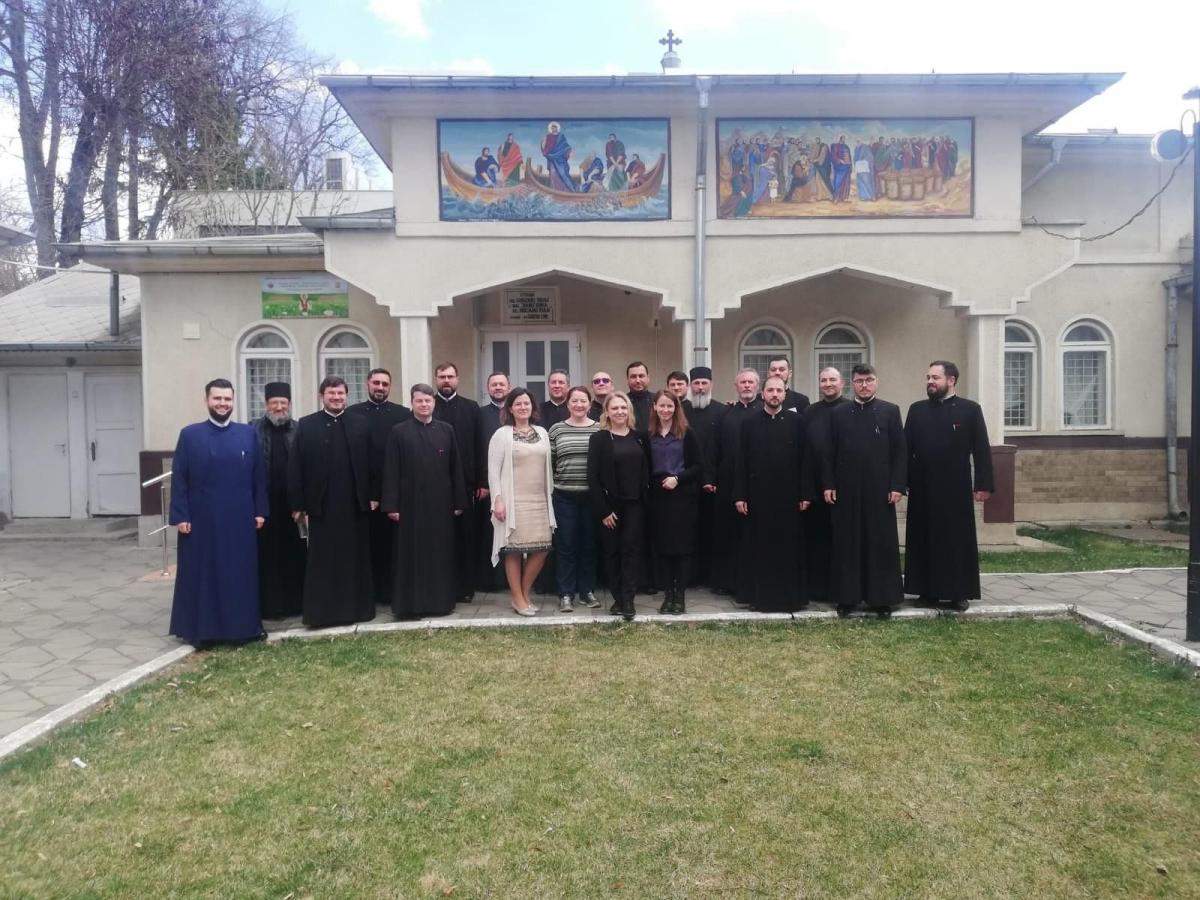 Curs în domeniul adicțiilor pentru 20 de preoți din Protoieria Bacău