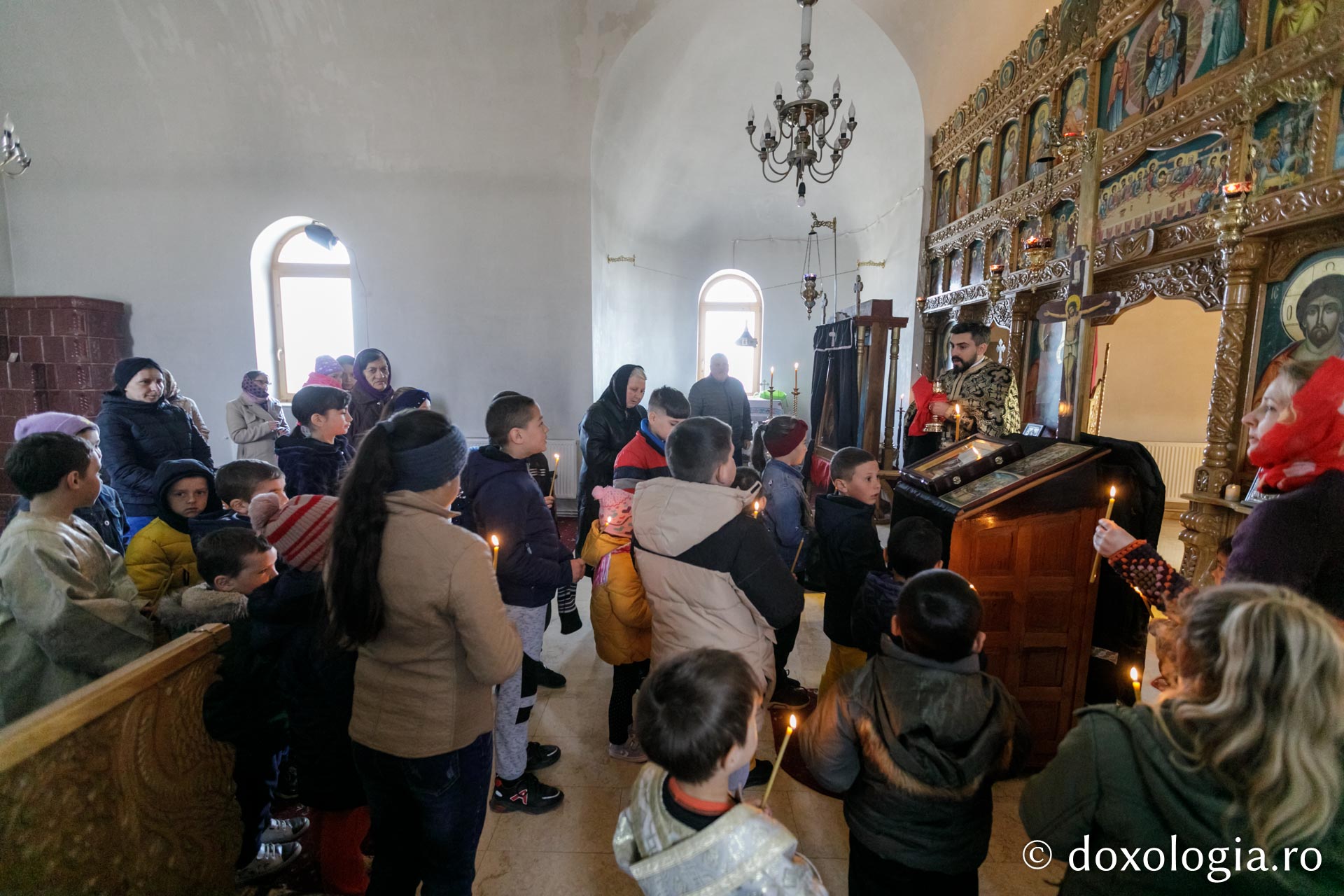 „Trăistuța cu rechizite” – o nouă acțiune filantropică la Parohia Holm, Podu Iloaiei