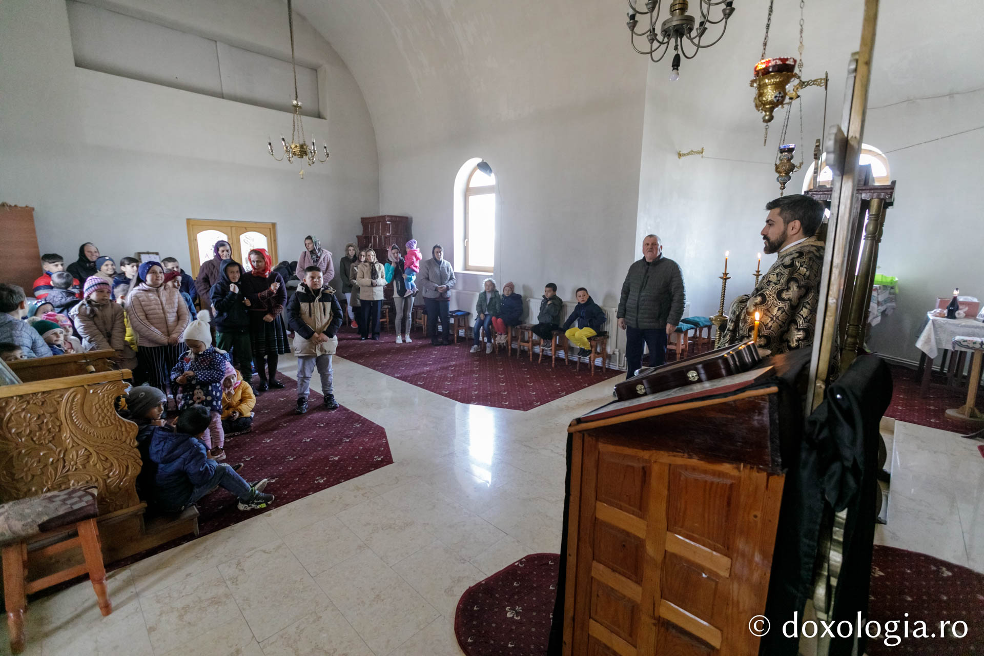„Trăistuța cu rechizite” – o nouă acțiune filantropică la Parohia Holm, Podu Iloaiei