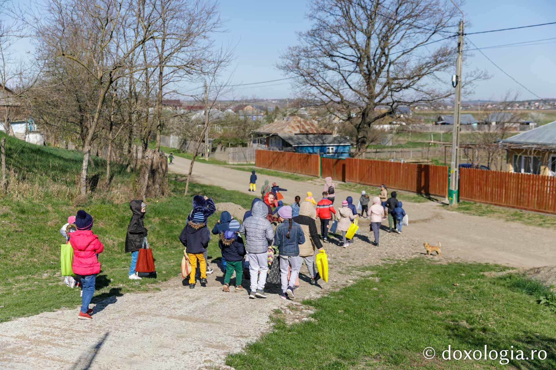 „Trăistuța cu rechizite” – o nouă acțiune filantropică la Parohia Holm, Podu Iloaiei