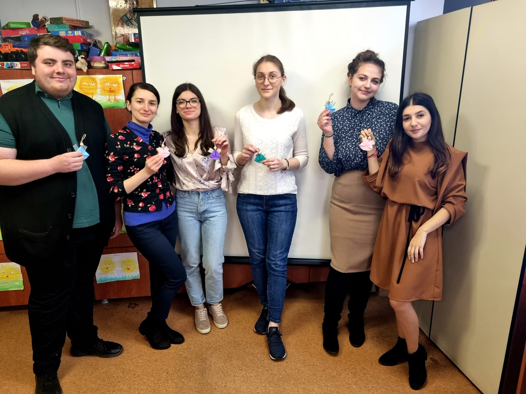 Proiect social - filantropic și cultural: „Cumpără un îngeraș și răsplătește un copilaș”