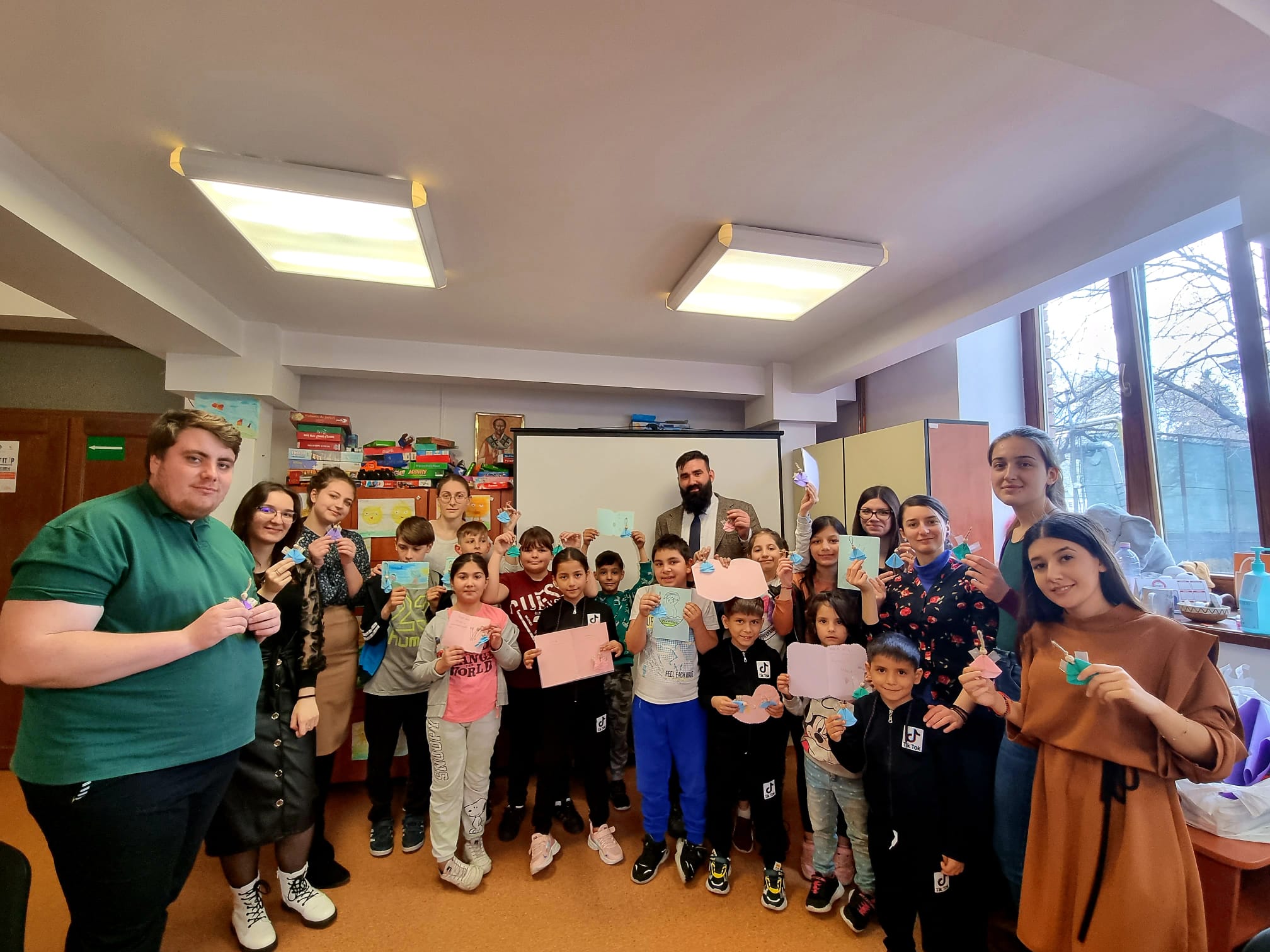 Proiect social - filantropic și cultural: „Cumpără un îngeraș și răsplătește un copilaș”