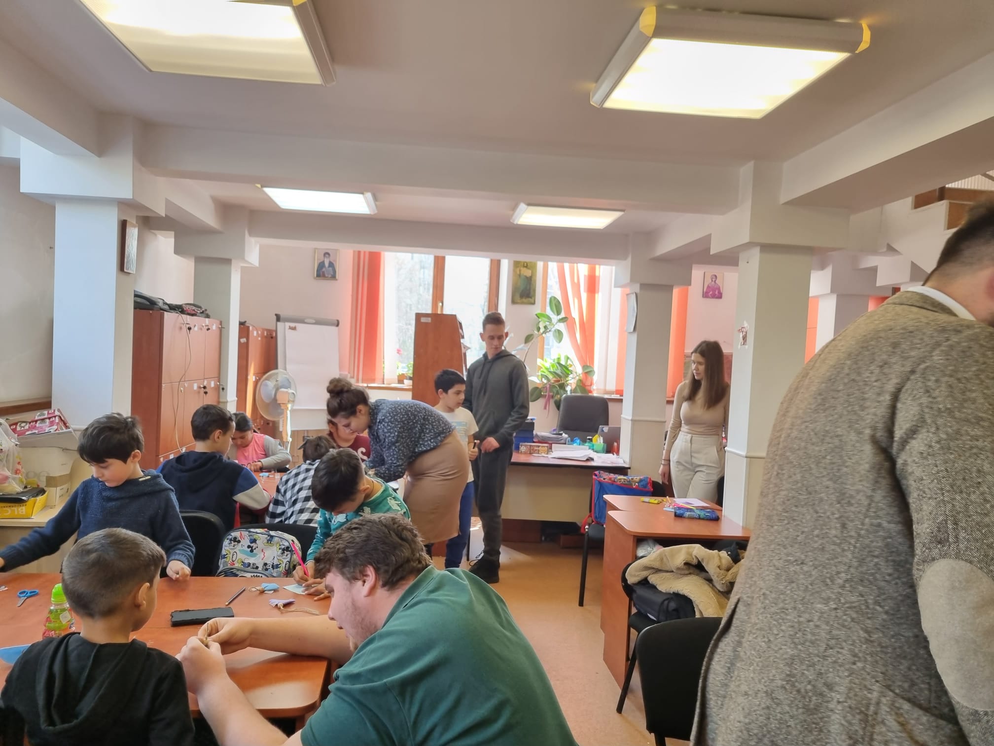 Proiect social - filantropic și cultural: „Cumpără un îngeraș și răsplătește un copilaș”