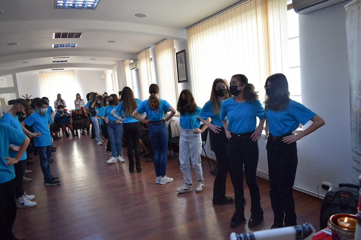 Proiect interinstituțional și intergenerațional: „Adoptă un bunic și împarte bucurie!”