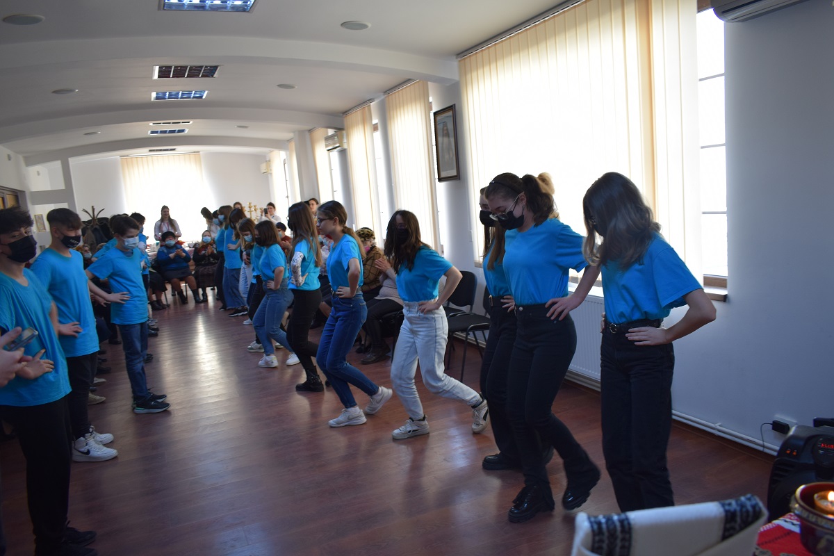 Proiect interinstituțional și intergenerațional: „Adoptă un bunic și împarte bucurie!”