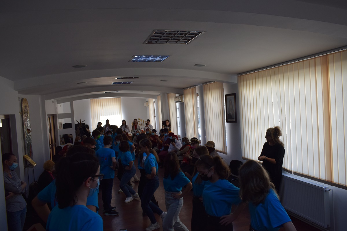 Proiect interinstituțional și intergenerațional: „Adoptă un bunic și împarte bucurie!”