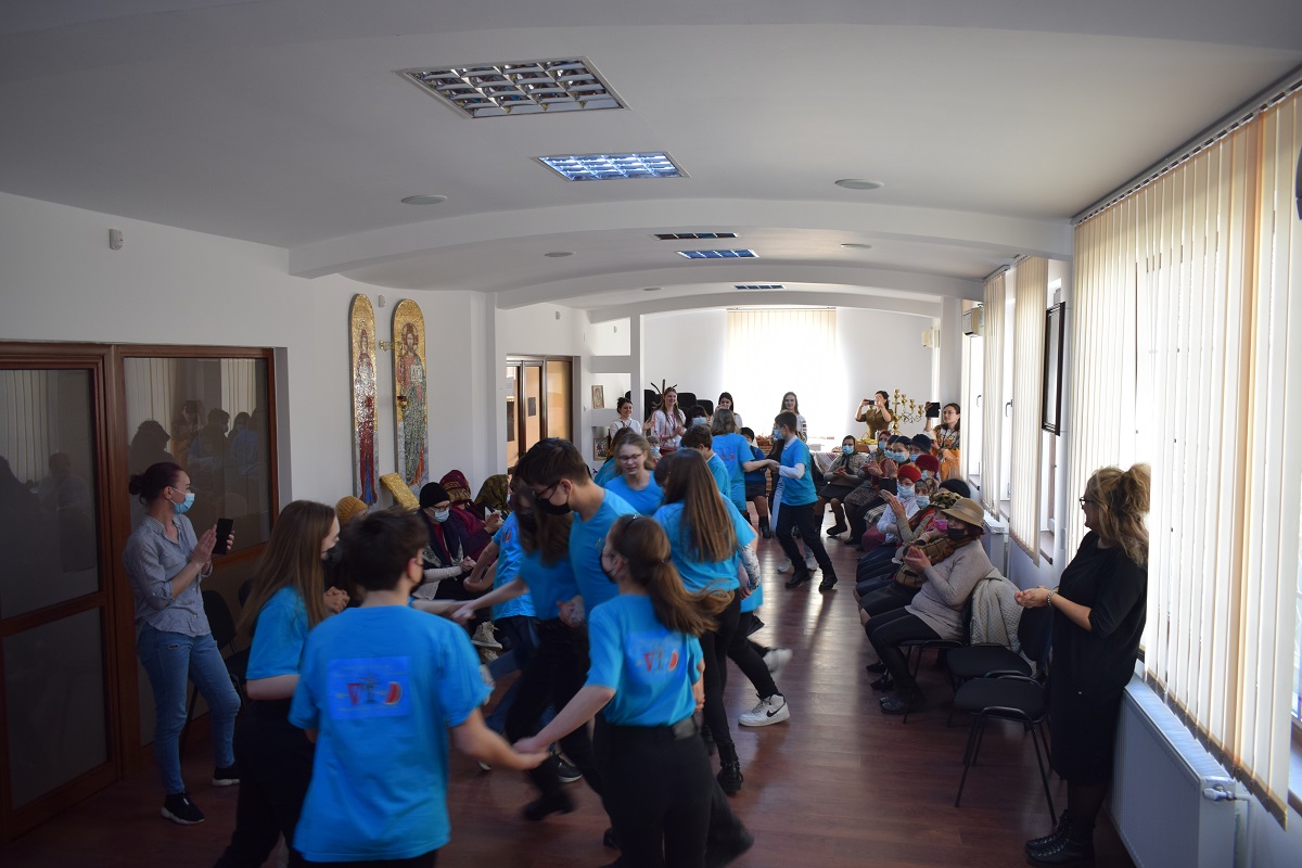 Proiect interinstituțional și intergenerațional: „Adoptă un bunic și împarte bucurie!”