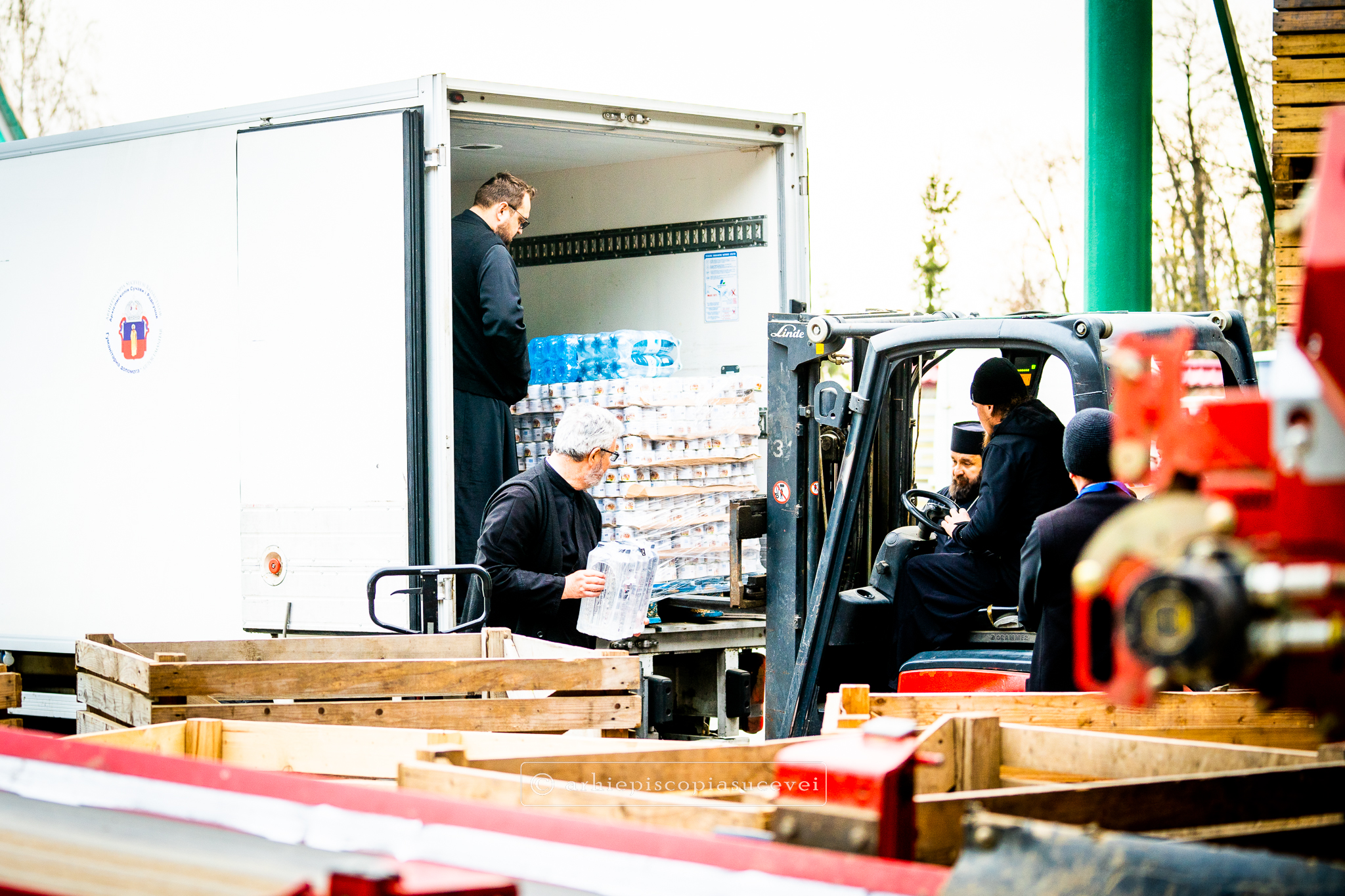 Cel de-al optulea transport umanitar al Arhiepiscopiei Sucevei și Rădăuților a ajuns în Ucraina