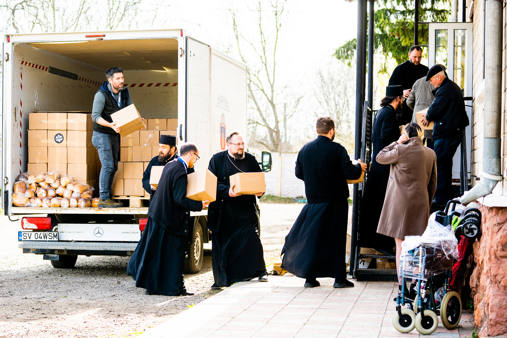 Cel de-al optulea transport umanitar al Arhiepiscopiei Sucevei și Rădăuților a ajuns în Ucraina