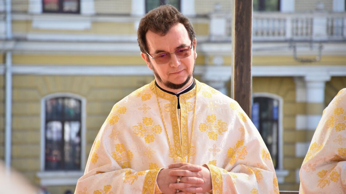 (Video) Rugăciunea și importanța ei în psihoterapia pastorală – interviu cu Arhim. Teofil Tia