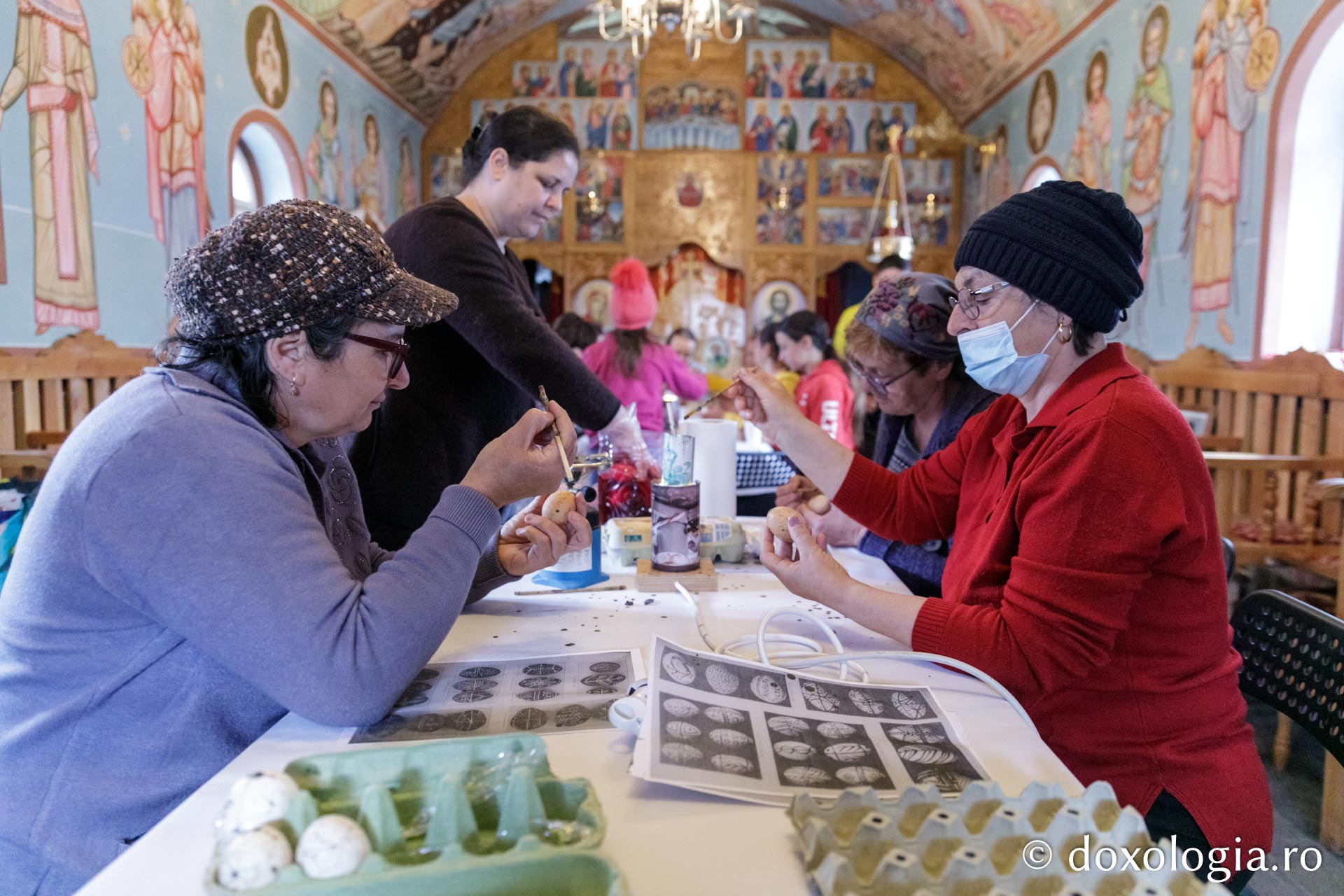 Atelier de încondeiat ouă la parohia Satu Nou – Șcheia