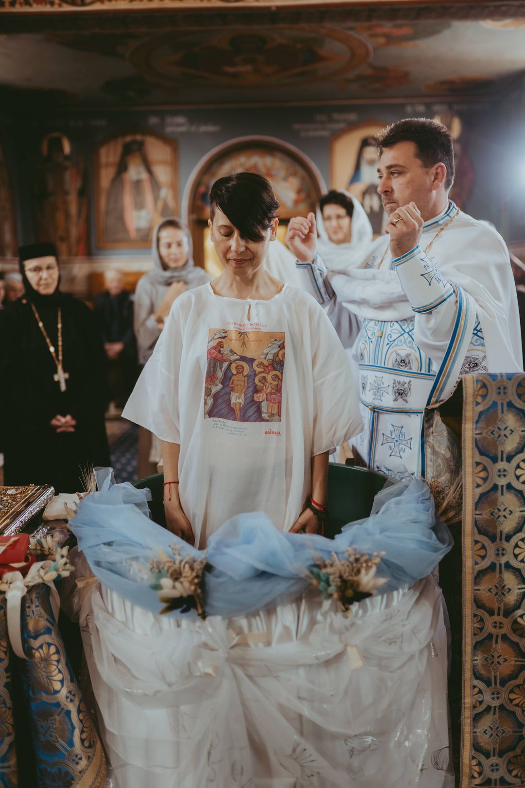 Între Lumină și întuneric: Cronica unui Botez săvârșit în refugiu, în Sâmbăta Paștilor