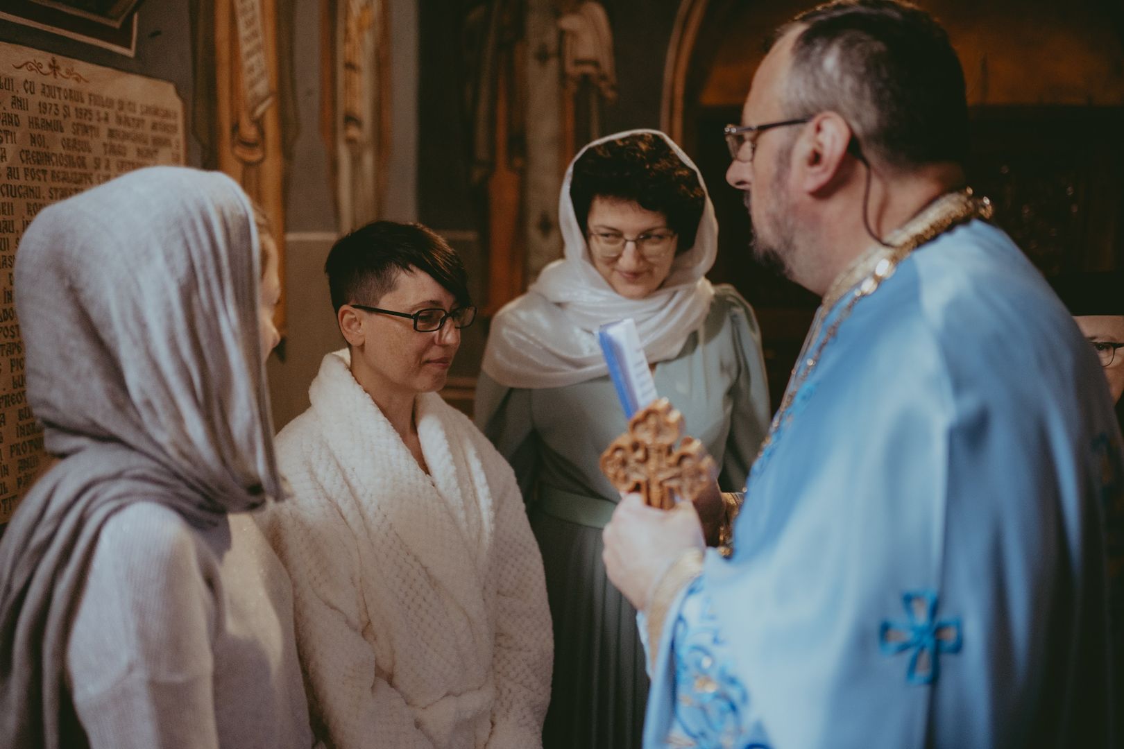 Între Lumină și întuneric: Cronica unui Botez săvârșit în refugiu, în Sâmbăta Paștilor