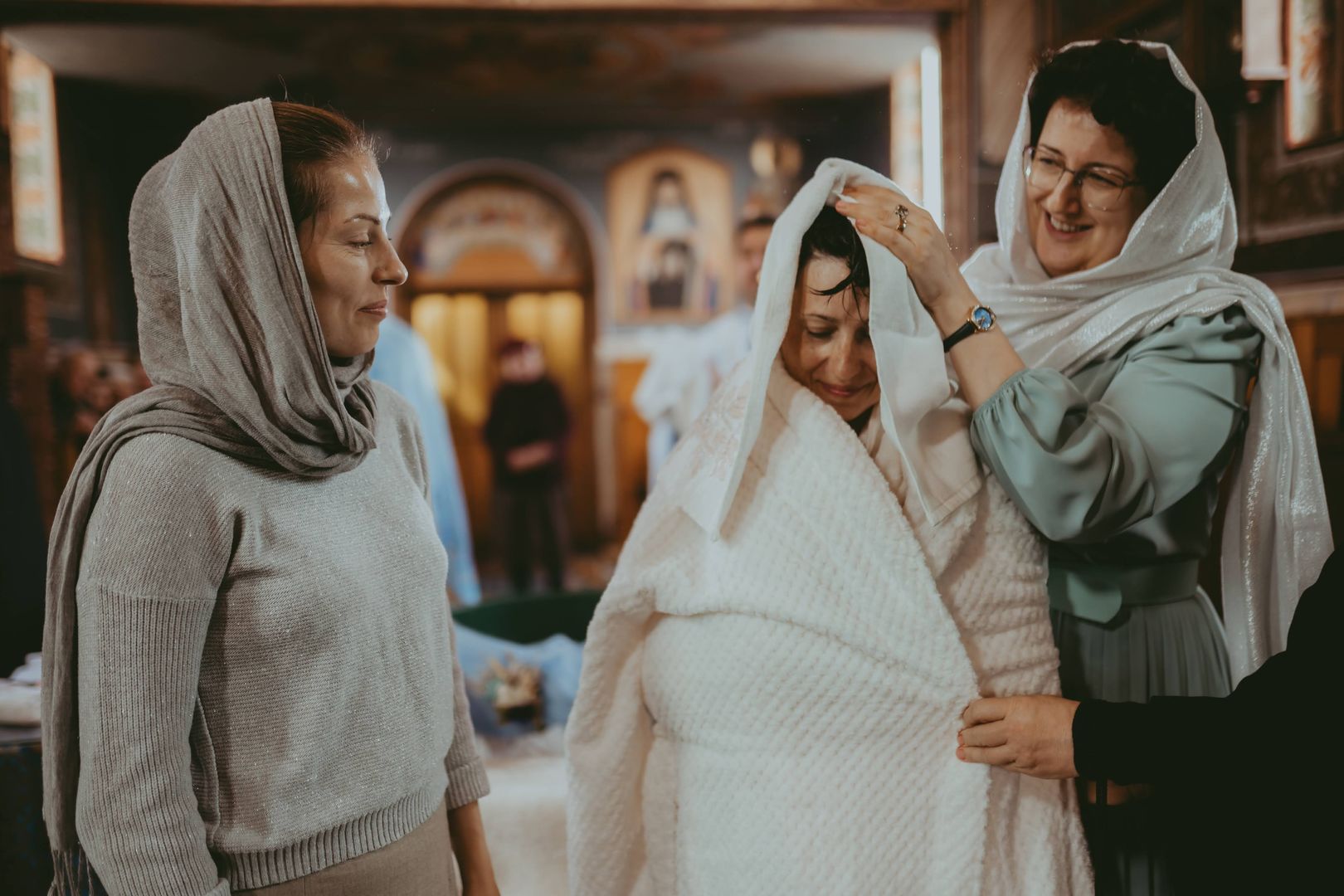 Între Lumină și întuneric: Cronica unui Botez săvârșit în refugiu, în Sâmbăta Paștilor