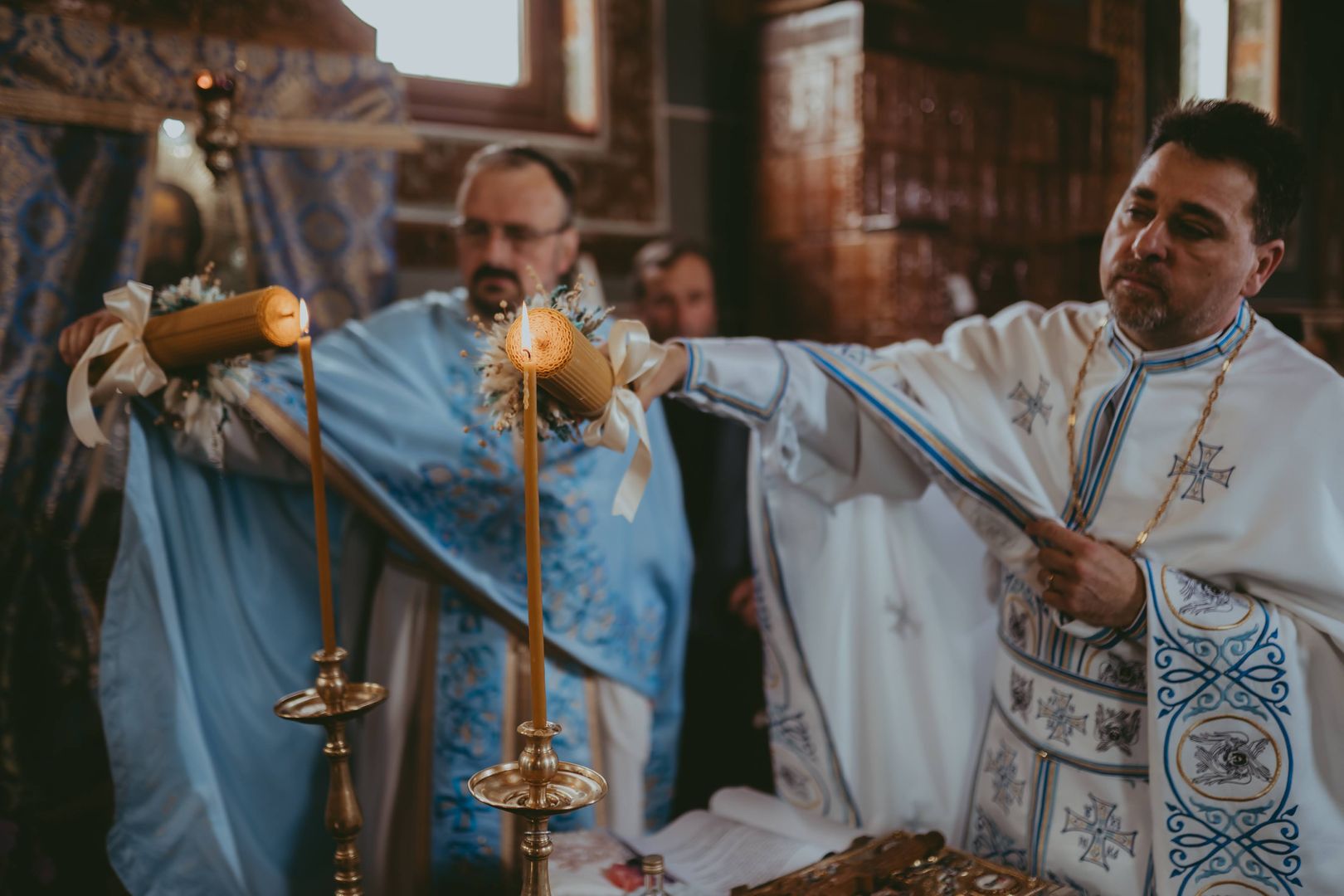 Între Lumină și întuneric: Cronica unui Botez săvârșit în refugiu, în Sâmbăta Paștilor