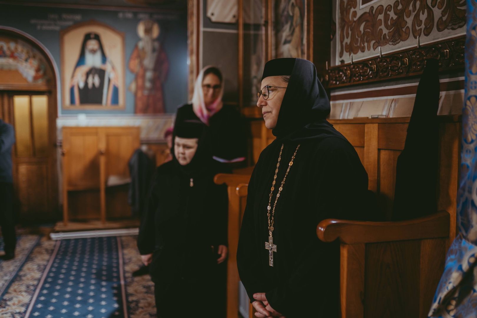 Între Lumină și întuneric: Cronica unui Botez săvârșit în refugiu, în Sâmbăta Paștilor